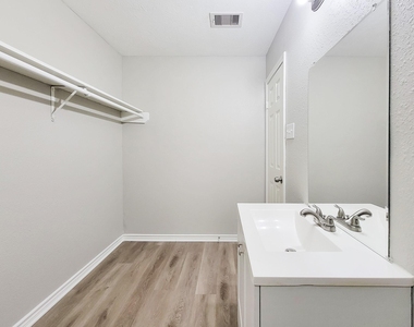 15814 Murrelet Court - Photo Thumbnail 20