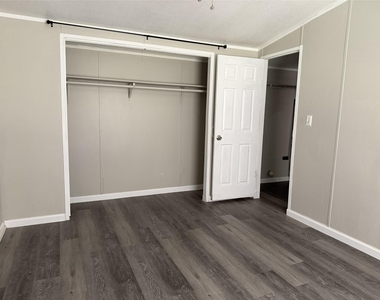 599 S Cochran Street - Photo Thumbnail 9