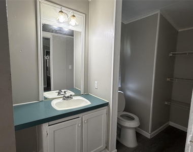 599 S Cochran Street - Photo Thumbnail 7