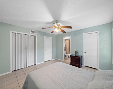 3224 Timmons Lane - Photo Thumbnail 10