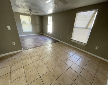415 S Robbins Avenue - Photo Thumbnail 6