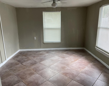 415 S Robbins Avenue - Photo Thumbnail 7
