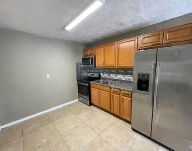 415 S Robbins Avenue - Photo Thumbnail 4