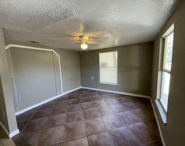 415 S Robbins Avenue - Photo Thumbnail 8