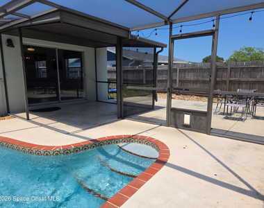 315 Oahu Drive - Photo Thumbnail 4