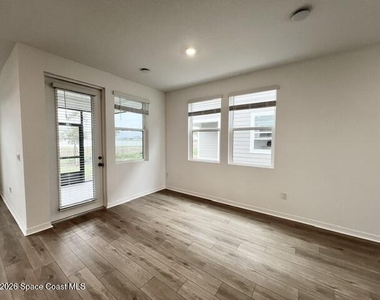 1389 Bluewater Lane - Photo Thumbnail 5