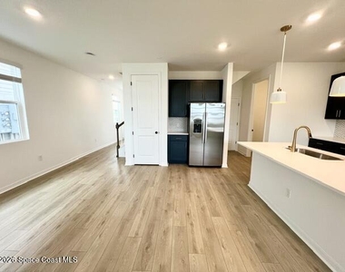 1389 Bluewater Lane - Photo Thumbnail 8
