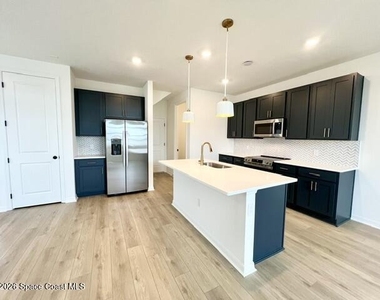 1389 Bluewater Lane - Photo Thumbnail 12