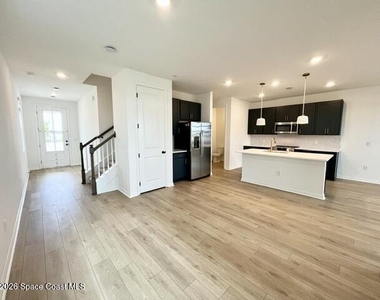 1389 Bluewater Lane - Photo Thumbnail 7