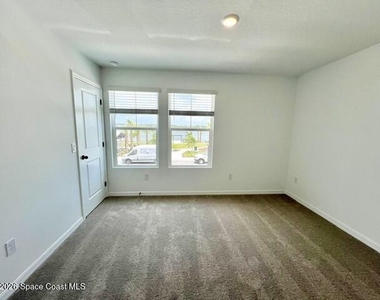 1389 Bluewater Lane - Photo Thumbnail 20