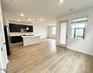 1389 Bluewater Lane - Photo Thumbnail 4