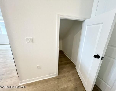 1389 Bluewater Lane - Photo Thumbnail 16