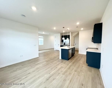 1389 Bluewater Lane - Photo Thumbnail 9