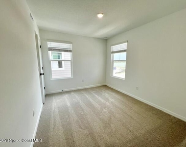 1389 Bluewater Lane - Photo Thumbnail 19