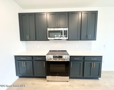 1389 Bluewater Lane - Photo Thumbnail 10