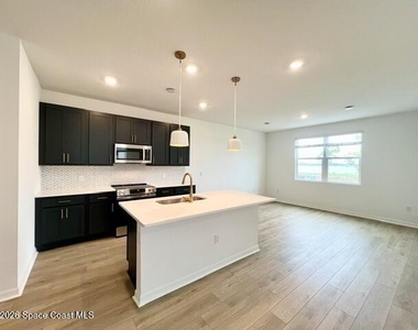 1389 Bluewater Lane - Photo Thumbnail 13