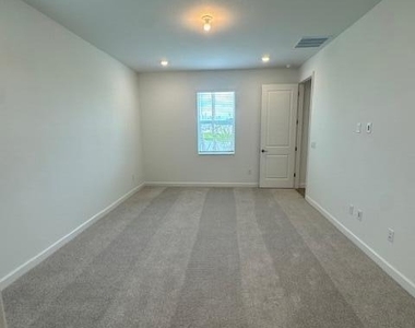 2285 Majorelle Drive Nw - Photo Thumbnail 5