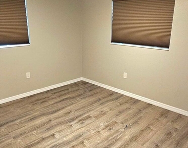 1380 Floral Lane - Photo Thumbnail 27