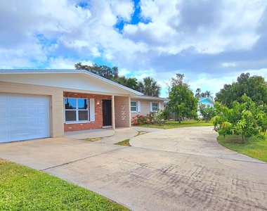 1380 Floral Lane - Photo Thumbnail 5