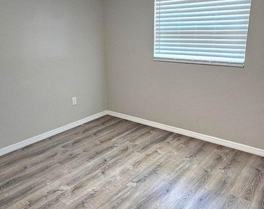 1380 Floral Lane - Photo Thumbnail 22