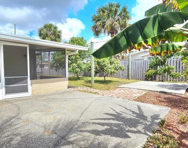 1380 Floral Lane - Photo Thumbnail 16