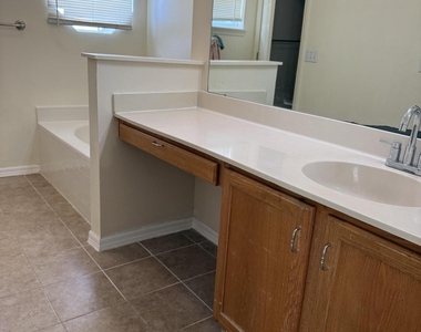 1178 White Oak Circle - Photo Thumbnail 8
