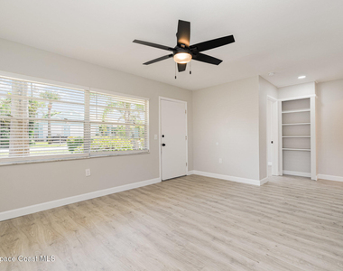 122 Niemira Avenue - Photo Thumbnail 7