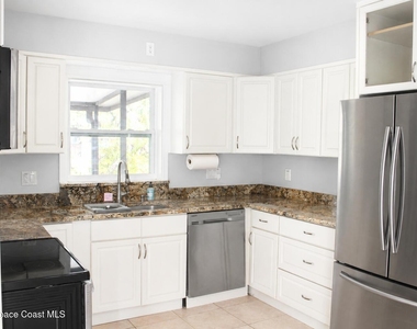 394 Royal Palm Drive - Photo Thumbnail 2