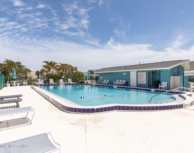 302 Emerald Place E - Photo Thumbnail 24
