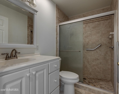 302 Emerald Place E - Photo Thumbnail 20