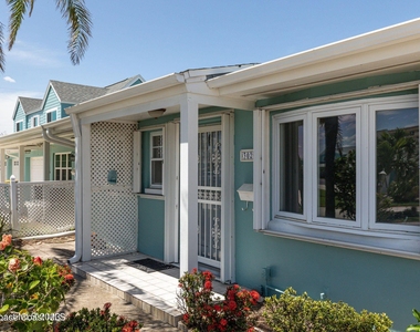 302 Emerald Place E - Photo Thumbnail 1