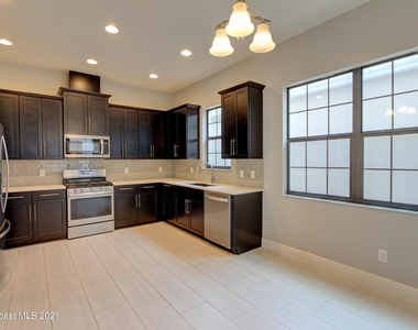 6903 Vista Hermosa Drive - Photo Thumbnail 18