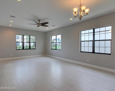 6903 Vista Hermosa Drive - Photo Thumbnail 4
