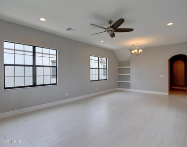 6903 Vista Hermosa Drive - Photo Thumbnail 3