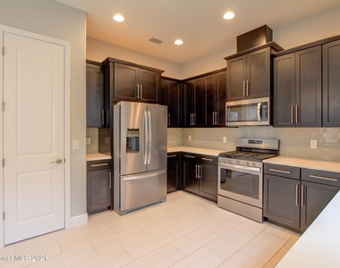 6903 Vista Hermosa Drive - Photo Thumbnail 9