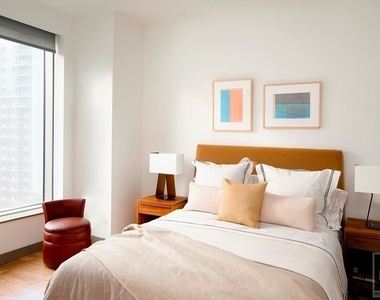 Spruce Street - Photo Thumbnail 5