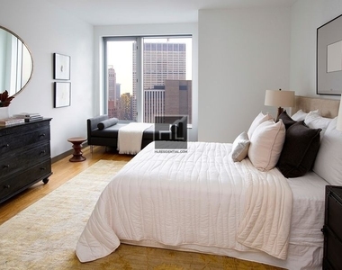 Spruce Street - Photo Thumbnail 2