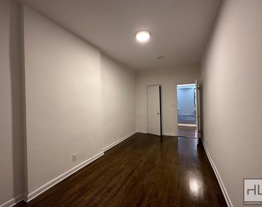 East 49 Street - Photo Thumbnail 1