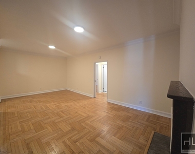 East 63 Street - Photo Thumbnail 2
