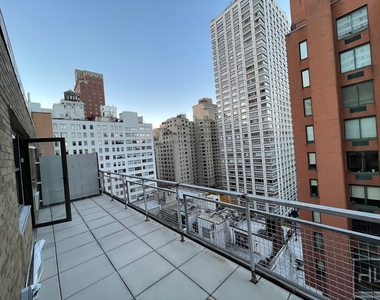 East 69 Street - Photo Thumbnail 3