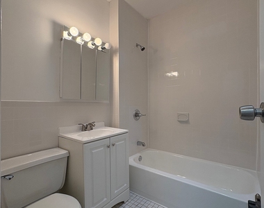 East 72 Street - Photo Thumbnail 6