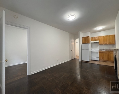 East 72 Street - Photo Thumbnail 1