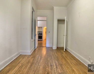 East 87 Street - Photo Thumbnail 3
