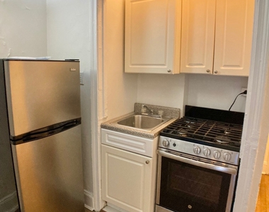 East 87 Street - Photo Thumbnail 4