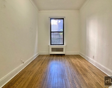 East 87 Street - Photo Thumbnail 2
