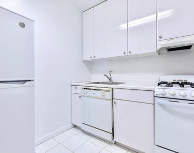 140 East 46th Street - Photo Thumbnail 1