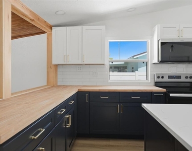 7037 Mccray Drive - Photo Thumbnail 4