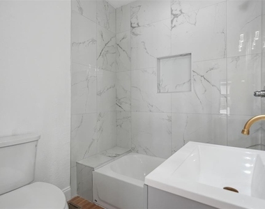 7037 Mccray Drive - Photo Thumbnail 12