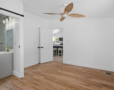 7037 Mccray Drive - Photo Thumbnail 11