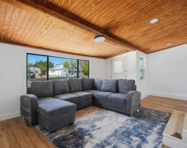 7037 Mccray Drive - Photo Thumbnail 9